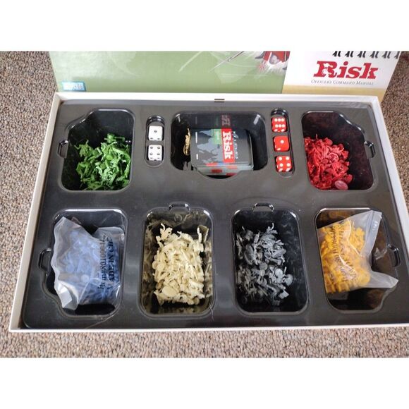 RISK 2003 THE GAME OF GLOBAL DOMINATION IN EXCELLENT CONDITION 100% COMPLETE VTG - Picture 11 of 14